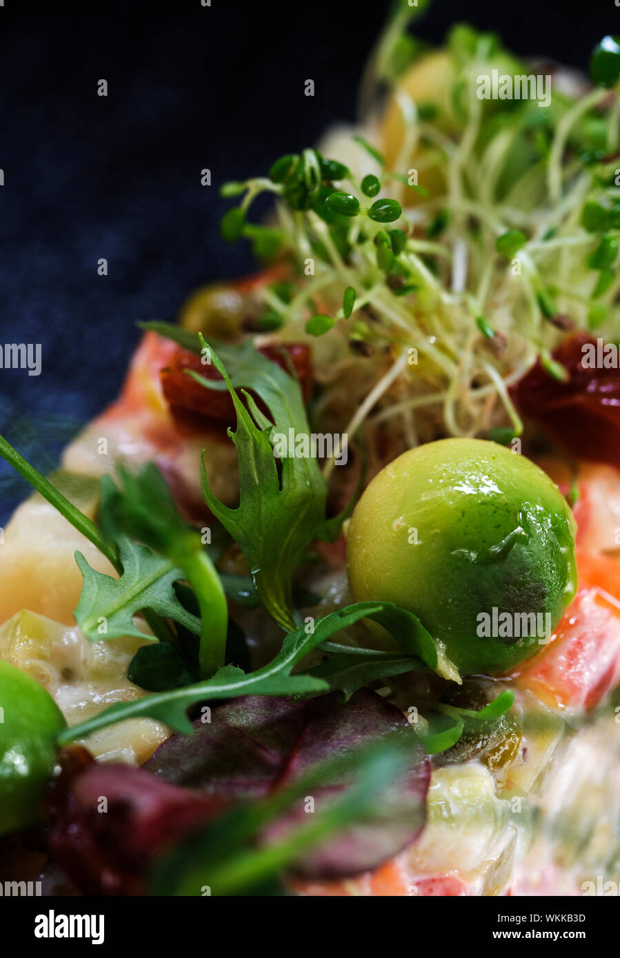 Close-up di Herb su insalata di Olivier Foto Stock