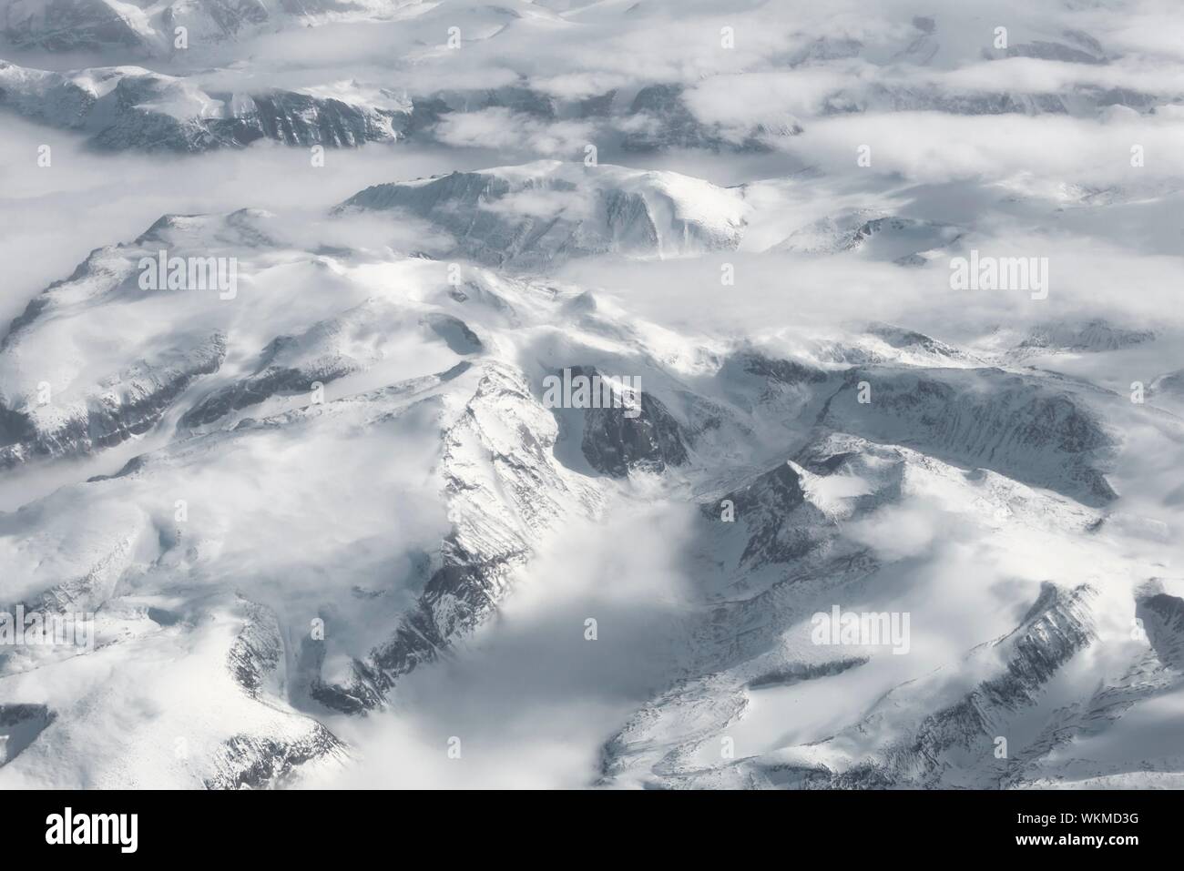 Vista dal piano di coperta di neve paesaggio montuoso, Vista panoramica, Groenlandia Foto Stock