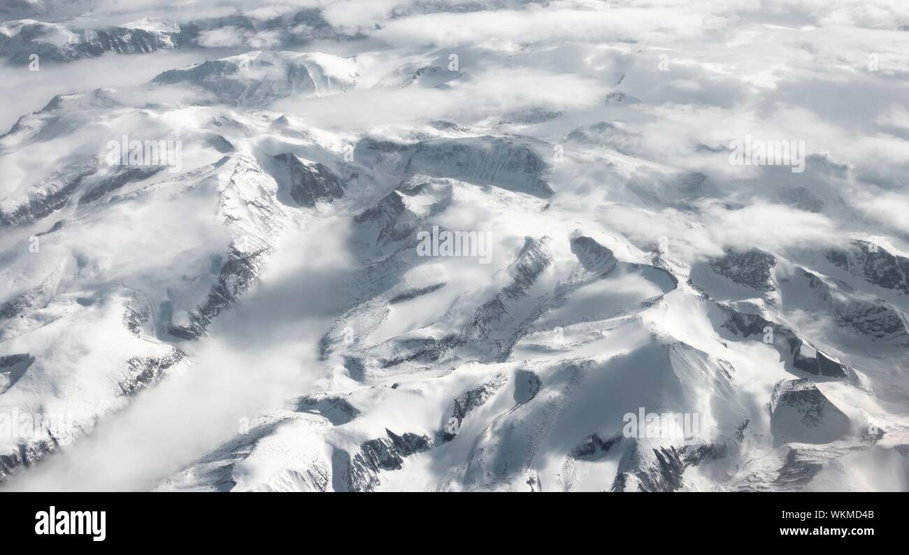 Vista dal piano di coperta di neve paesaggio montuoso, Vista panoramica, Groenlandia Foto Stock