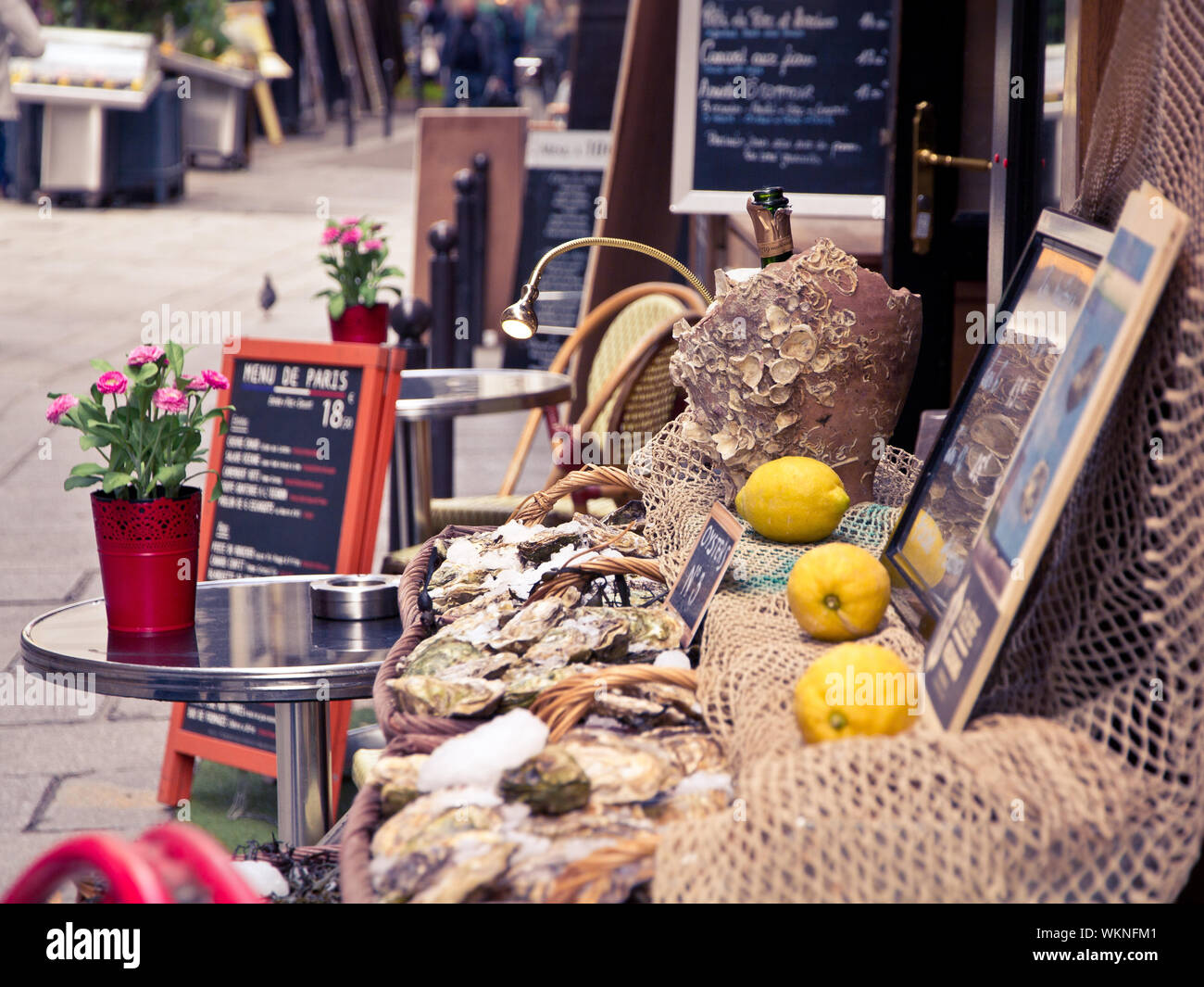 Località francesi: Street cafe vicino a Saint Severin Foto Stock