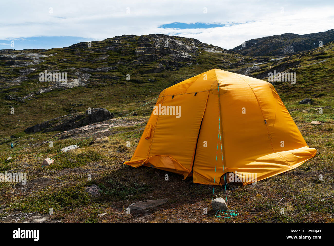 Tende da campeggio in Groenlandia. Giallo tenda si accamparono ad ovest della Groenlandia, Foto Stock