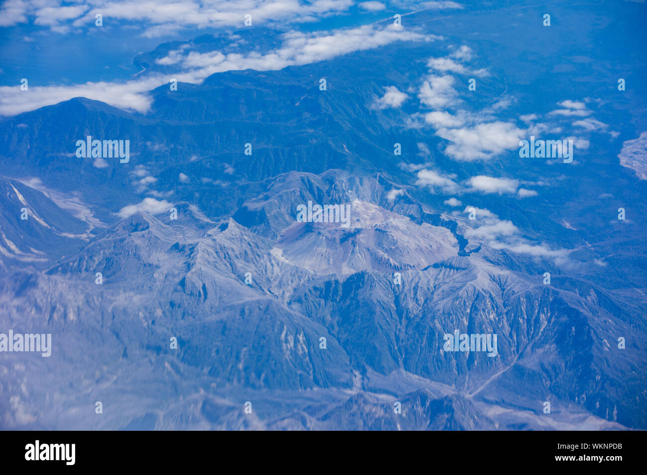 Vista aerea di vulcani in il cileno Lake District visto da un aeromobile Foto Stock