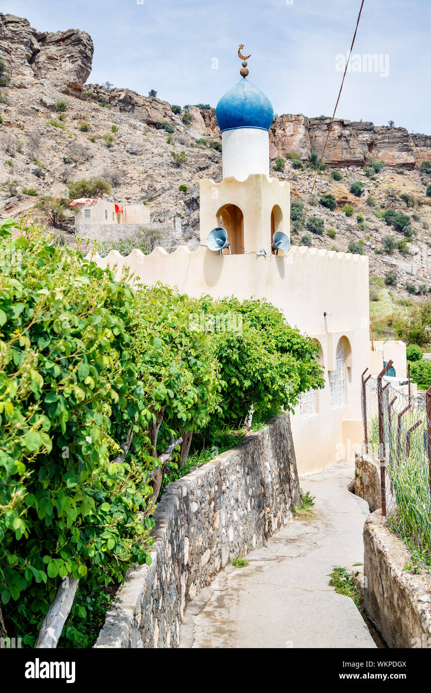 Immagine della moschea e la coltivazione di rose sul Plateau Saiq in Oman Foto Stock