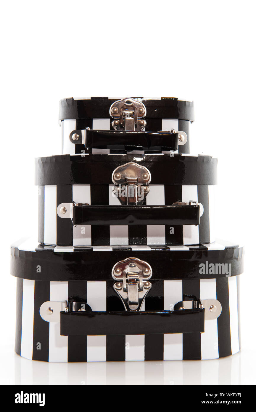 Impilate le valigie in bianco e nero per le vacanze Foto Stock