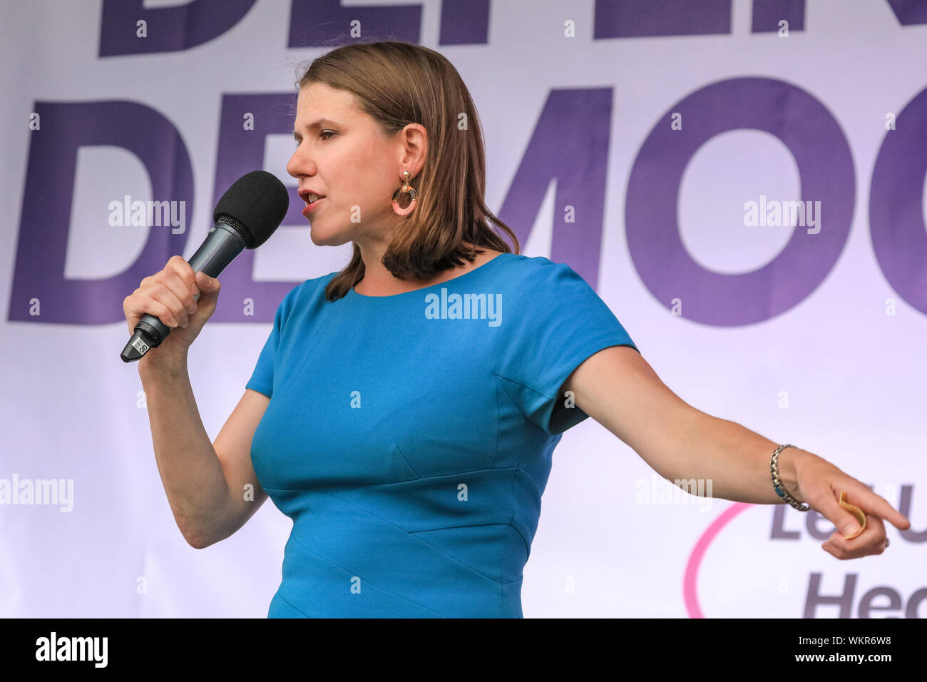 Westminster, Londra, 04 settembre 2019. Jo Swinson, il gruppo del Partito europeo dei liberali democratici leader. I politici parlano appassionatamente sul palco. Parla al voto popolare Rally in piazza del Parlamento, Westminster, con lo scopo di ottenere una votazione finale su Brexit. Molti degli oratori di poco dopo il lettore RUSH in Parlamento a votare in un altro round di cruciale Brexit relative decisioni da adottare. Credito: Imageplotter/Alamy Live News Foto Stock