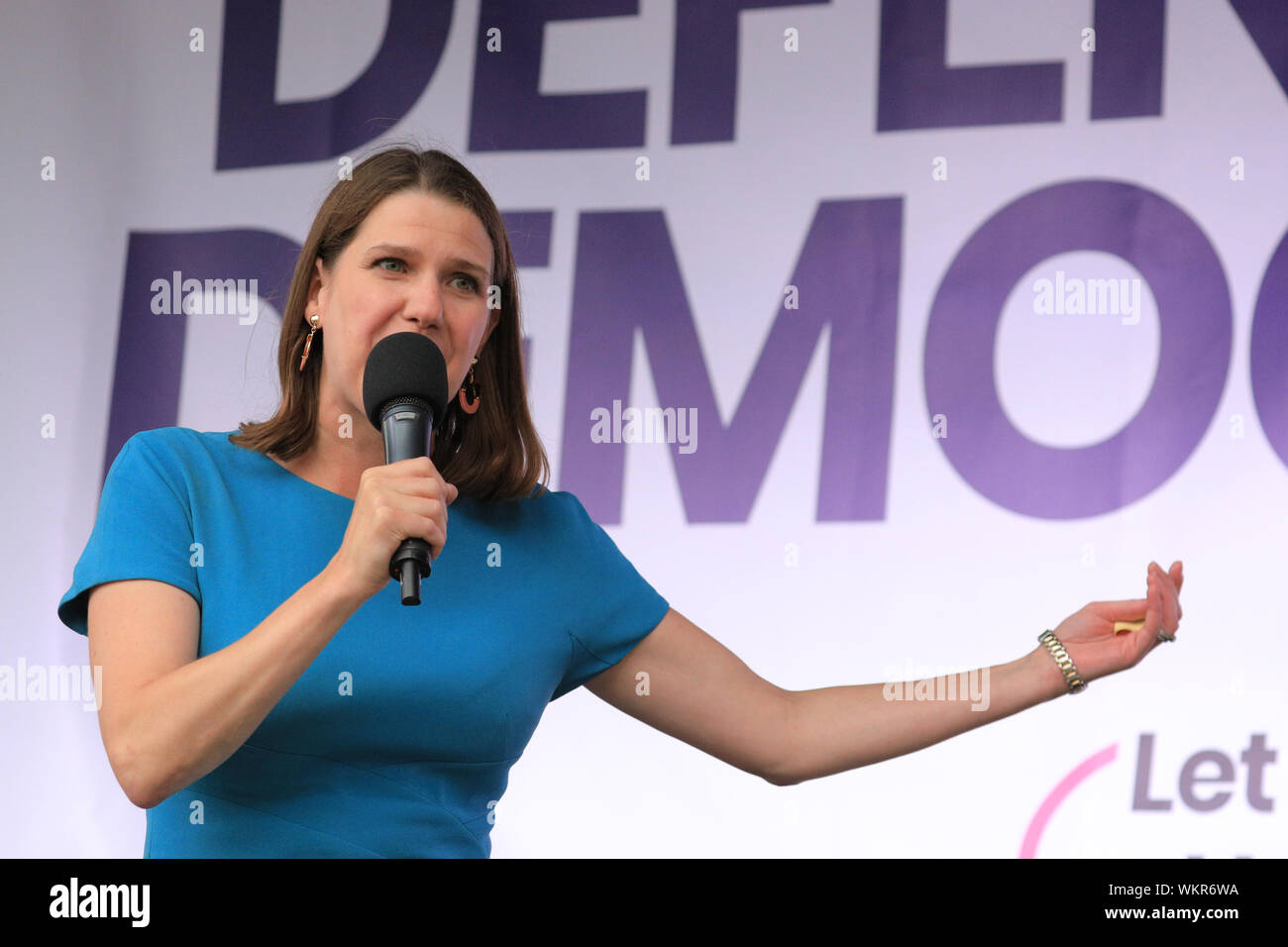 Westminster, Londra, 04 settembre 2019. Jo Swinson, il gruppo del Partito europeo dei liberali democratici leader. I politici parlano appassionatamente sul palco. Parla al voto popolare Rally in piazza del Parlamento, Westminster, con lo scopo di ottenere una votazione finale su Brexit. Molti degli oratori di poco dopo il lettore RUSH in Parlamento a votare in un altro round di cruciale Brexit relative decisioni da adottare. Credito: Imageplotter/Alamy Live News Foto Stock