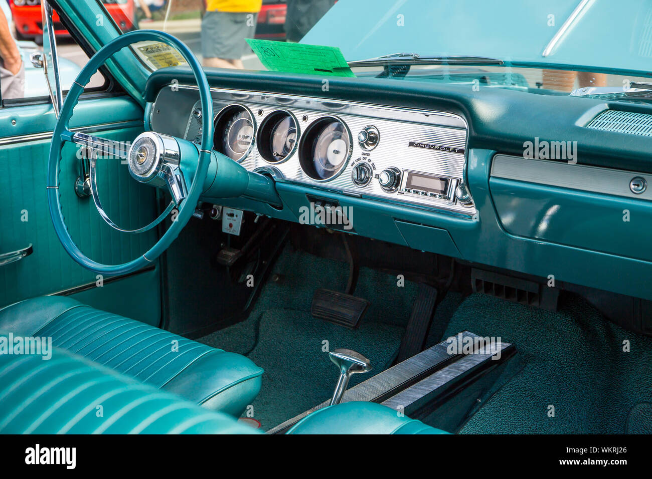 Vista interna di un 1964 Chevrolet Chevelle Malibu SS automobile sul visualizzatore in corrispondenza di un classico auto show di Matthews, North Carolina. Foto Stock