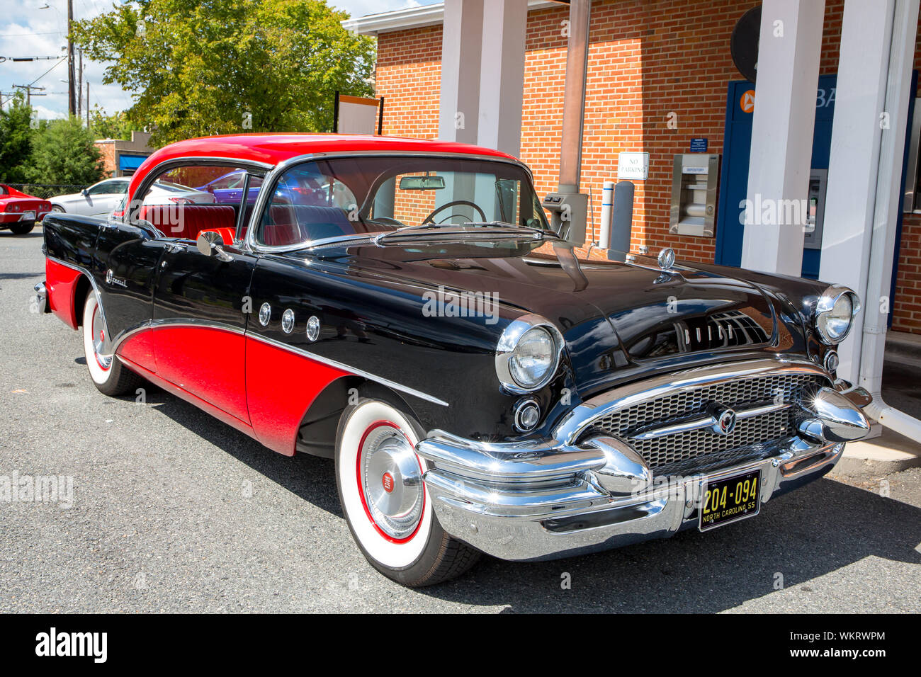 Primo piano di un 1957 Chevrolet Bel Air automobile pinna di coda sul visualizzatore in corrispondenza di un Matthews, North Carolina classic car show. Foto Stock