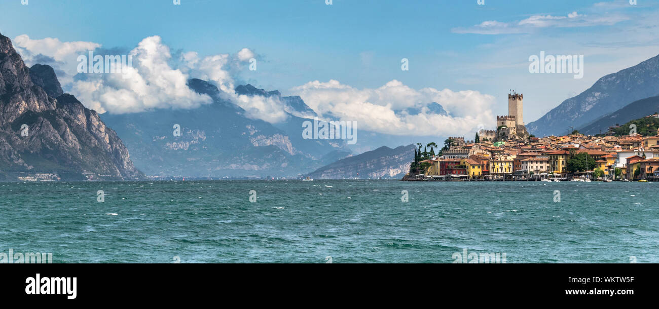 Questo è il villaggio di Malcesine sul Lago di Garda in Italia Foto Stock