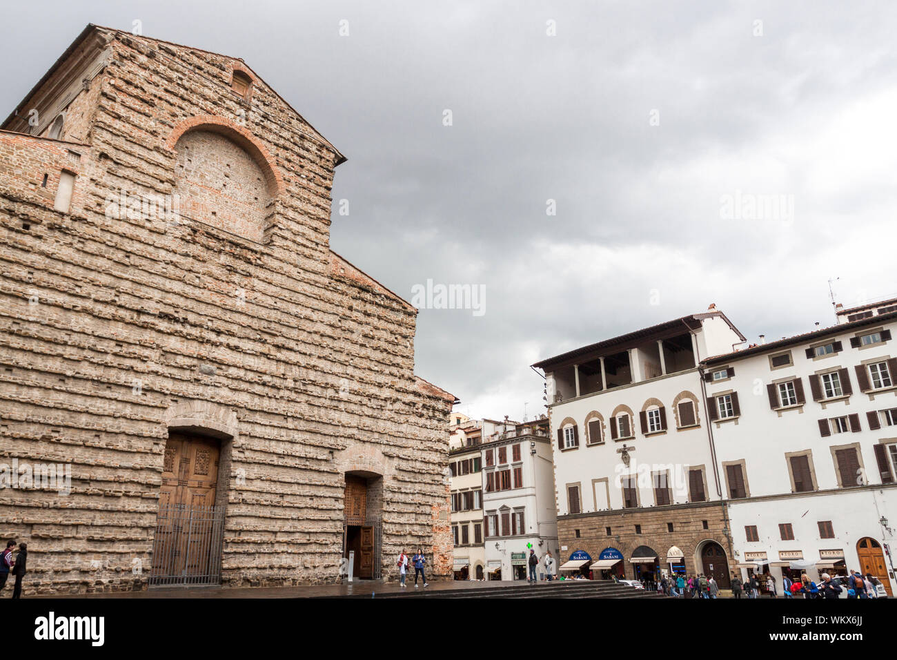 Basilica di San Lorenzo in un giorno di pioggia, Firenze, Toscana. Italia Foto Stock