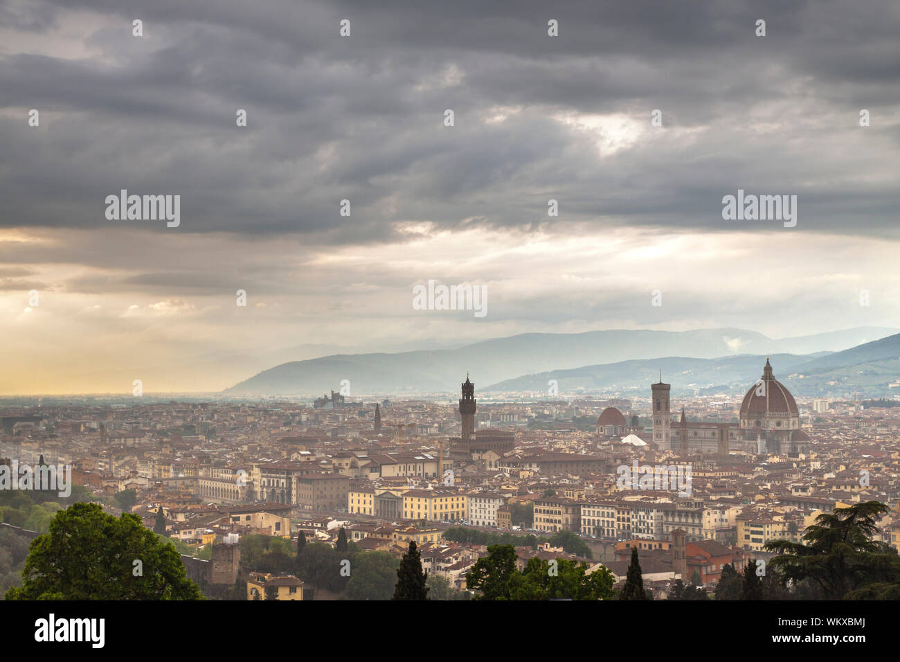 Skyline al tramonto dopo la tempesta. Firenze, Toscana. Italia Foto Stock