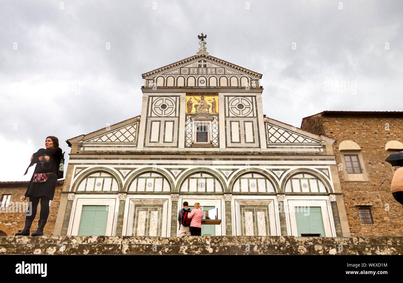 La facciata dell'abbazia di San Miniato al Monte dopo la tempesta. Firenze, Toscana. Italia Foto Stock