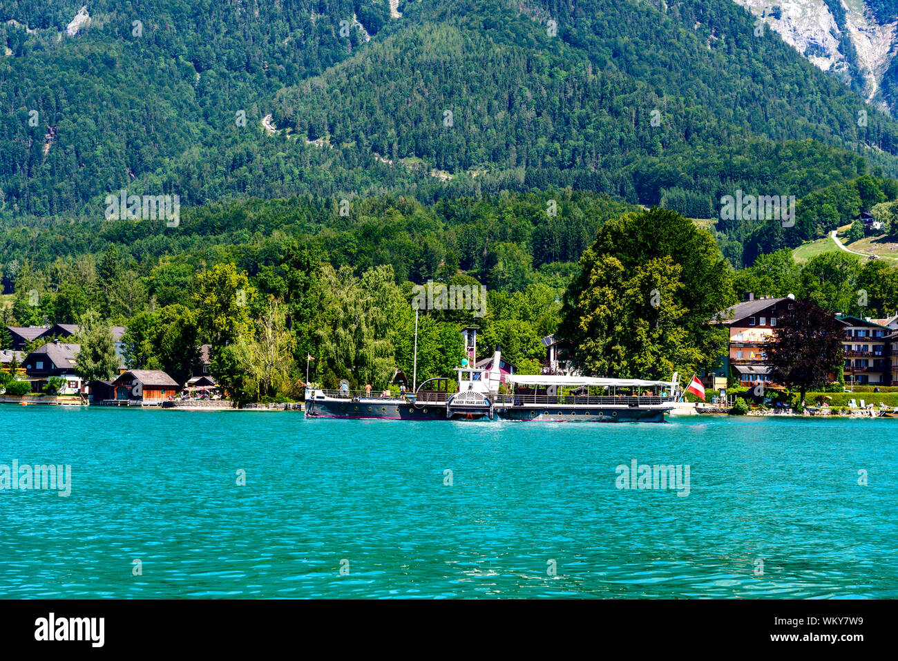 25 Luglio 2019: bella vista da Sankt Wolfgang im Salzkammergut sulle montagne delle Alpi, nave steamboat Kaiser Franz Josef I, il lago Wolfgangsee. Austria, S Foto Stock