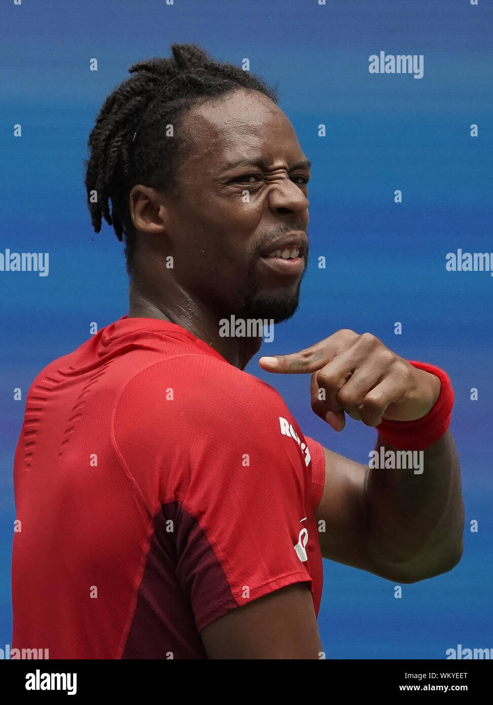 Il Flushing Meadow, gli Stati Uniti. 04 Sep, 2019. Matteo Berrettini, dell'Italia, reagisce dopo un colpo da Gael Monfils, di Francia nel loro quarto di finale di partita in Arthur Ashe Stadium al 2019 US Open Tennis campionati a USTA Billie Jean King National Tennis Center su Mercoledì, 4 settembre 2019 a New York City. Foto di Ray Stubblebine/UPI Credito: UPI/Alamy Live News Foto Stock