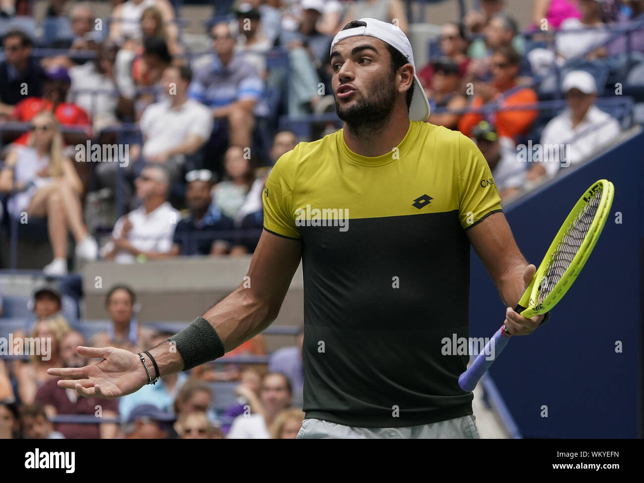 Il Flushing Meadow, Stati Uniti. 04 Sep, 2019. Matteo Berrettini, dell'Italia, reagisce dopo aver perso un colpo da Gael Monfils, di Francia, nel loro quarto di finale di partita in Arthur Ashe Stadium al 2019 US Open Tennis campionati a USTA Billie Jean King National Tennis Center su Mercoledì, 4 settembre 2019 a New York City. Foto di Ray Stubblebine/UPI Credito: UPI/Alamy Live News Foto Stock