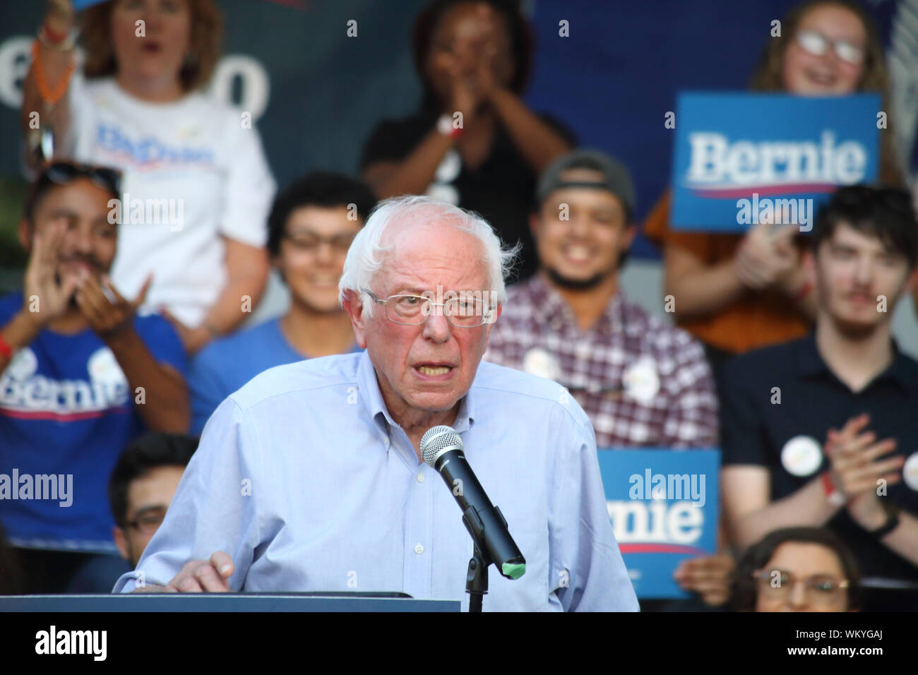 2020 Il candidato presidenziale Bernie Sanders parla sul palco durante il suo cambiamento climatico municipio di crisi a Chapin Park in Myrtle Beach, Carolina del Sud su Foto Stock