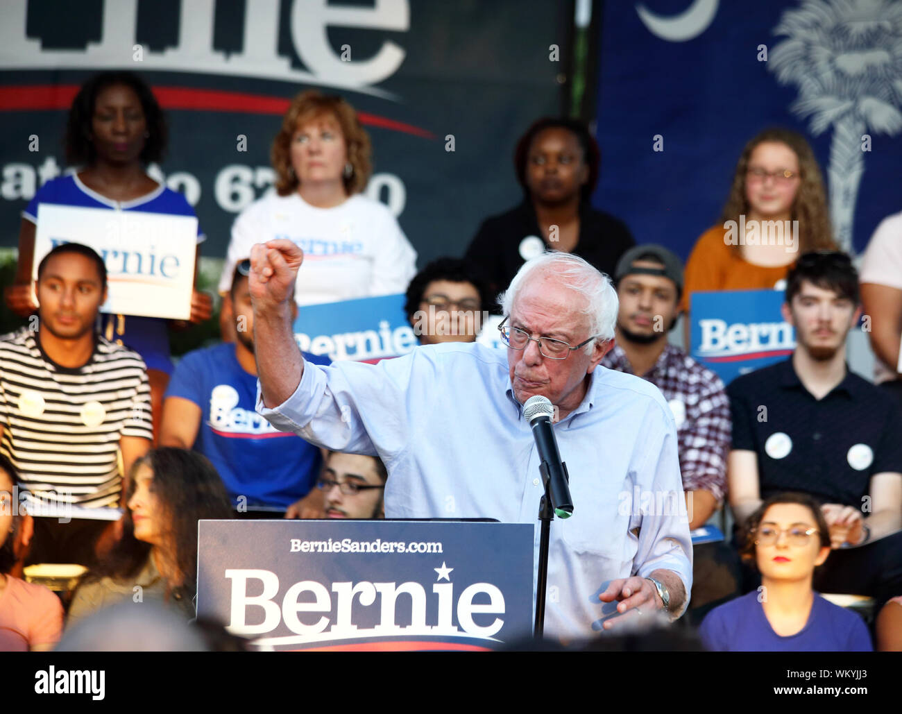 2020 Il candidato presidenziale Bernie Sanders parla sul palco durante il suo cambiamento climatico municipio di crisi a Chapin Park in Myrtle Beach, Carolina del Sud su Foto Stock