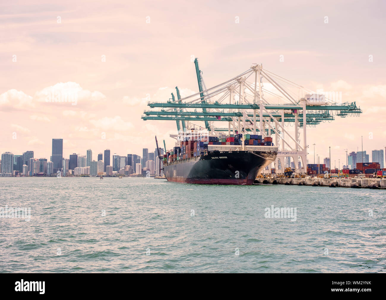 Nave container al molo di Miami, Florida Foto Stock