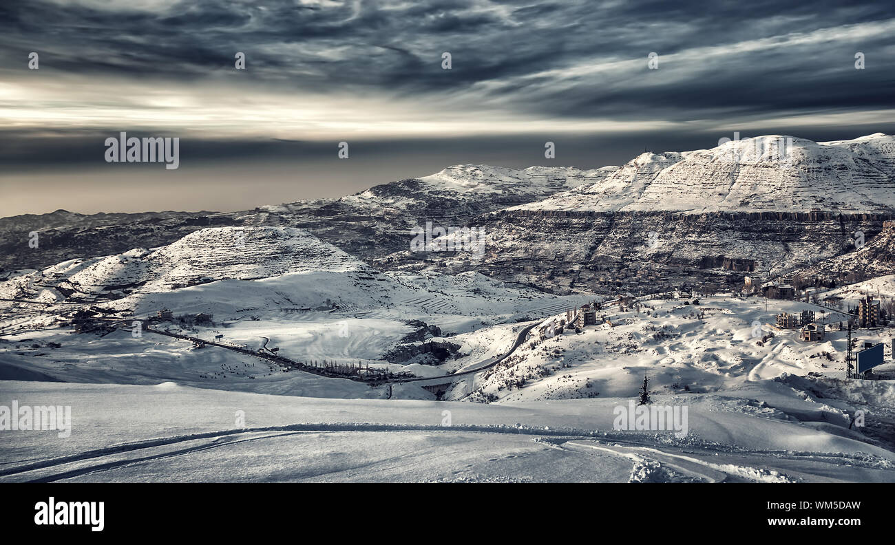 Belle montagne invernali paesaggio Foto Stock