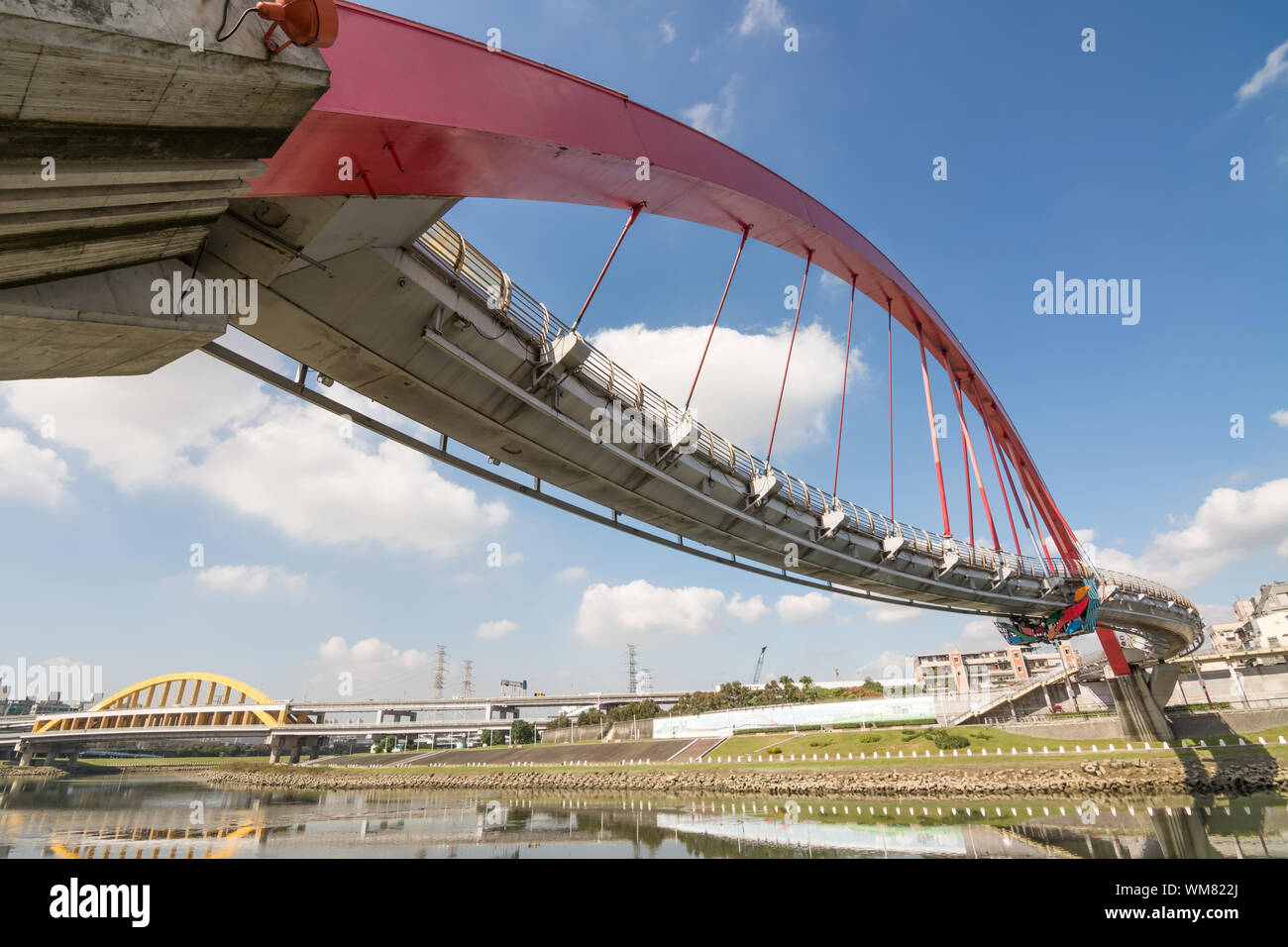 Punto di riferimento di Taipei, il famoso Ponte di Arcobaleno a songshan district, nelle ore diurne, Taiwan, Asia. Foto Stock