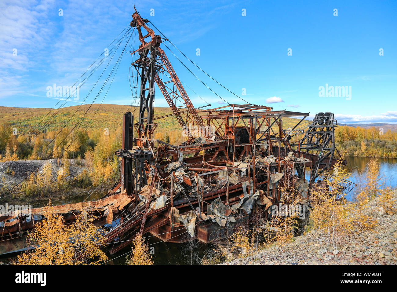Resti della storica Gold dragare n. 3 in caduta, Steese Highway, Alaska Foto Stock