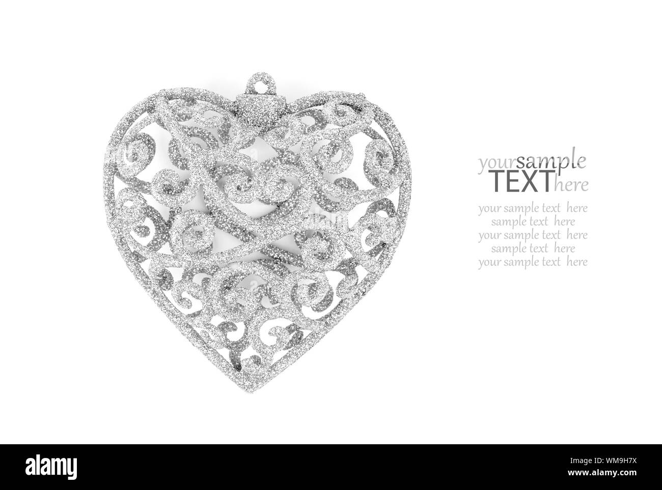 A forma di cuore ad decorazione realizzata, su sfondo bianco Foto Stock