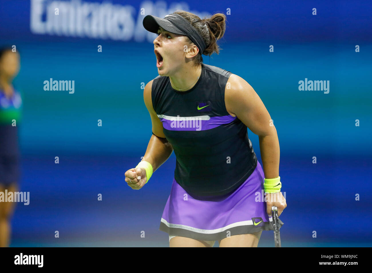 New York, Stati Uniti d'America. 4 Sep, 2019. Bianca Andreescu reagisce durante le donne singoli quarti match tra Bianca Andreescu del Canada e Elise Mertens del Belgio al 2019 US Open in New York, Stati Uniti, Sett. 4, 2019. Credito: Li Muzi/Xinhua/Alamy Live News Foto Stock