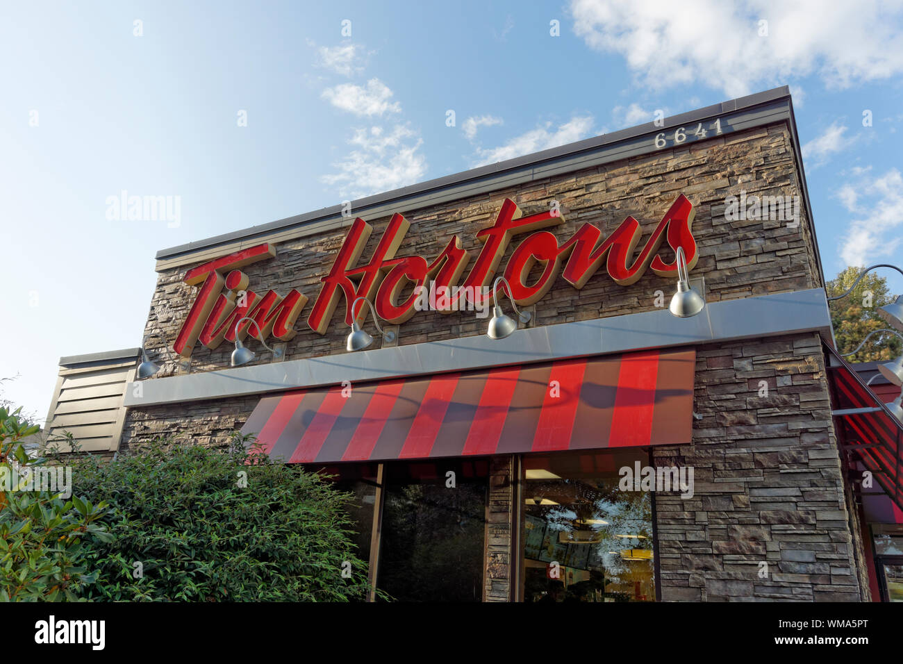 Canadian Tim Hortons caffetteria e ristorante in Burnaby, Vancouver, BC, Canada Foto Stock