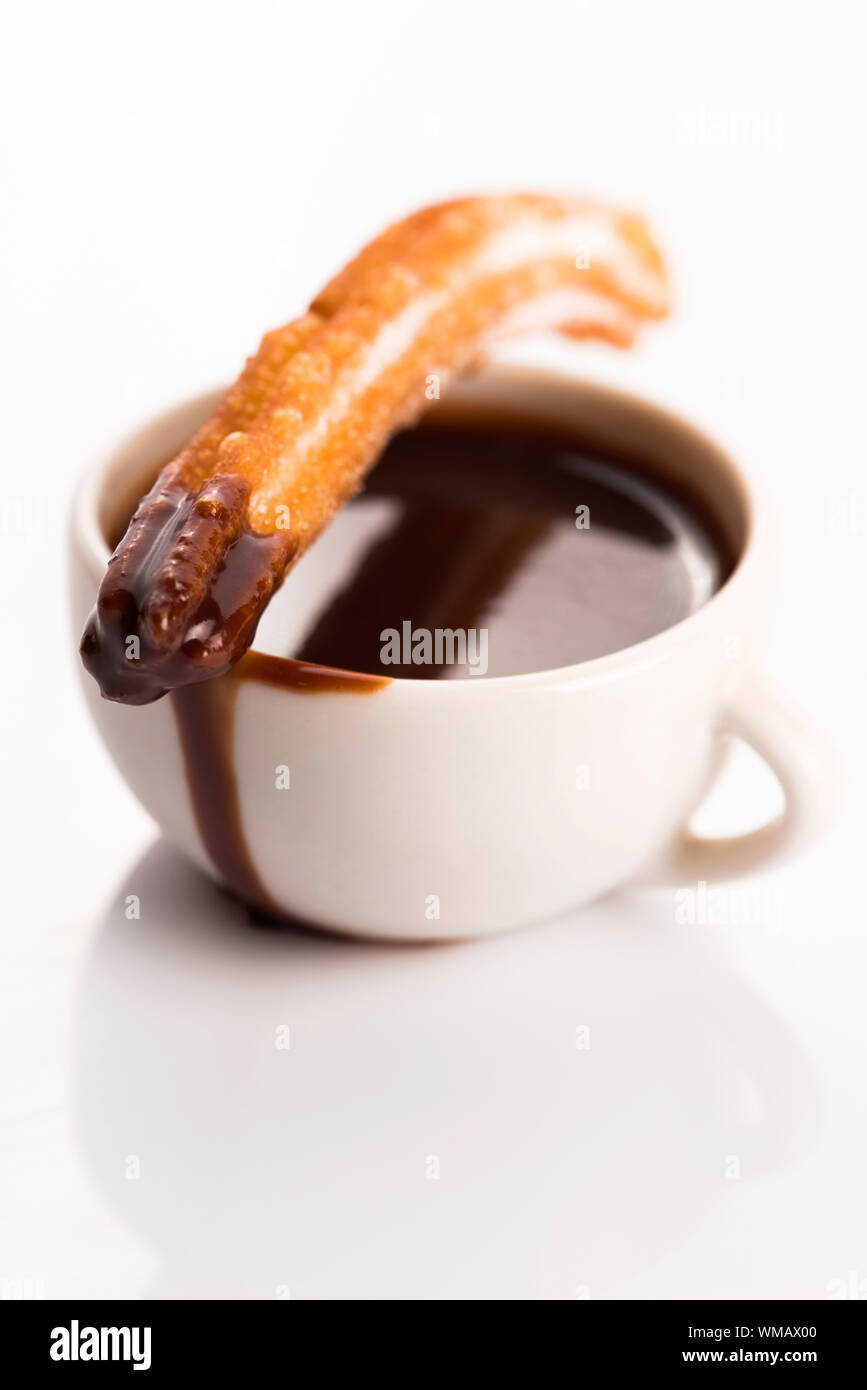 Deliziosa spagnolo Churros con cioccolata calda Foto Stock