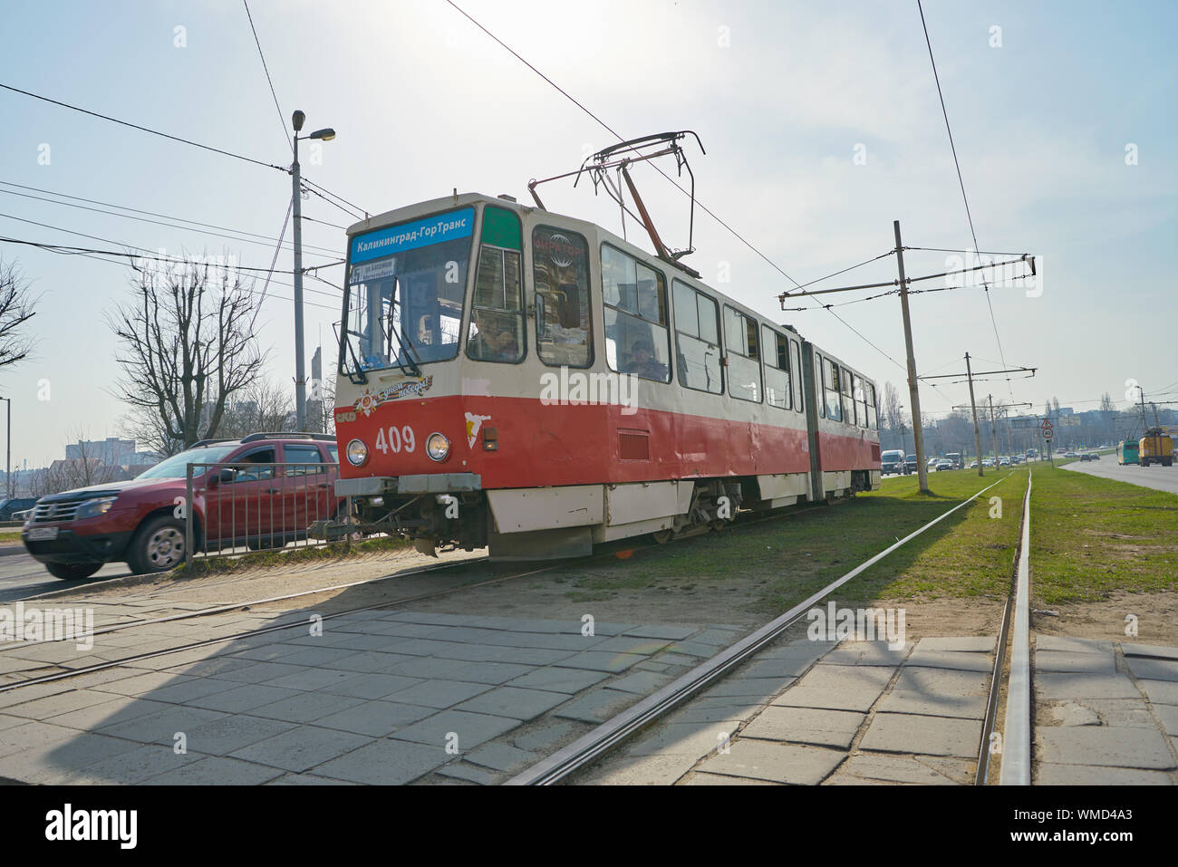 KALININGRAD, RUSSIA - circa aprile, 2018: un tram a Kaliningrad. La regione di Kaliningrad rete di tram è il più occidentale del tram urbano rete in Russia. Foto Stock