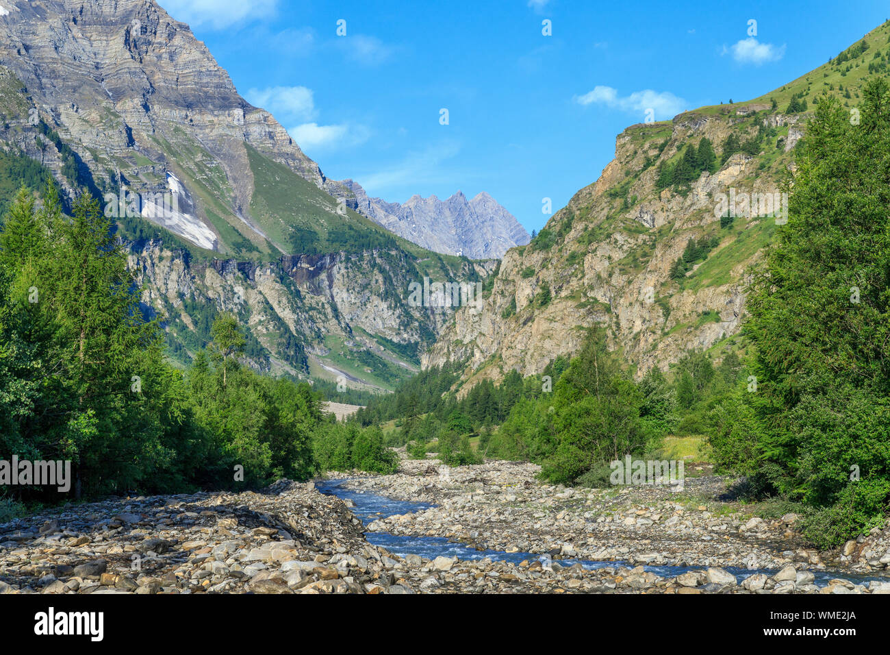 Francia, Hautes Alpes, Parco Nazionale degli Ecrins, L'Argentiere La Bessee, Fournel Valle e il torrente // Francia, Hautes-Alpes, (05), Parco nazionale des Écrins, Foto Stock