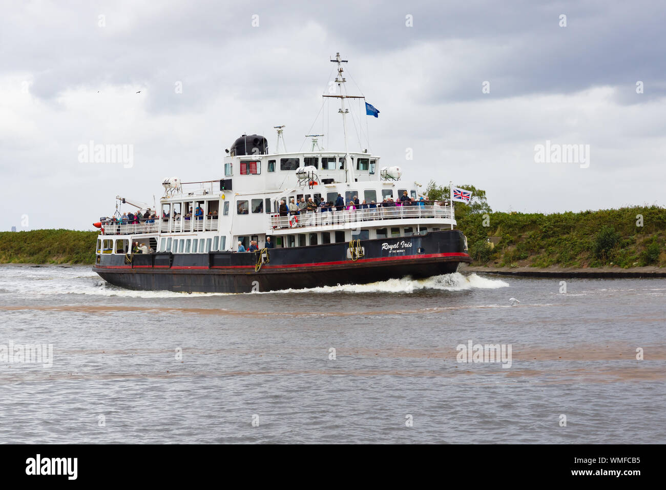 La MV Royal Iris del Mersey facendo il turista in un viaggio lungo il Manchester ship canal a Ellesmere Port Foto Stock