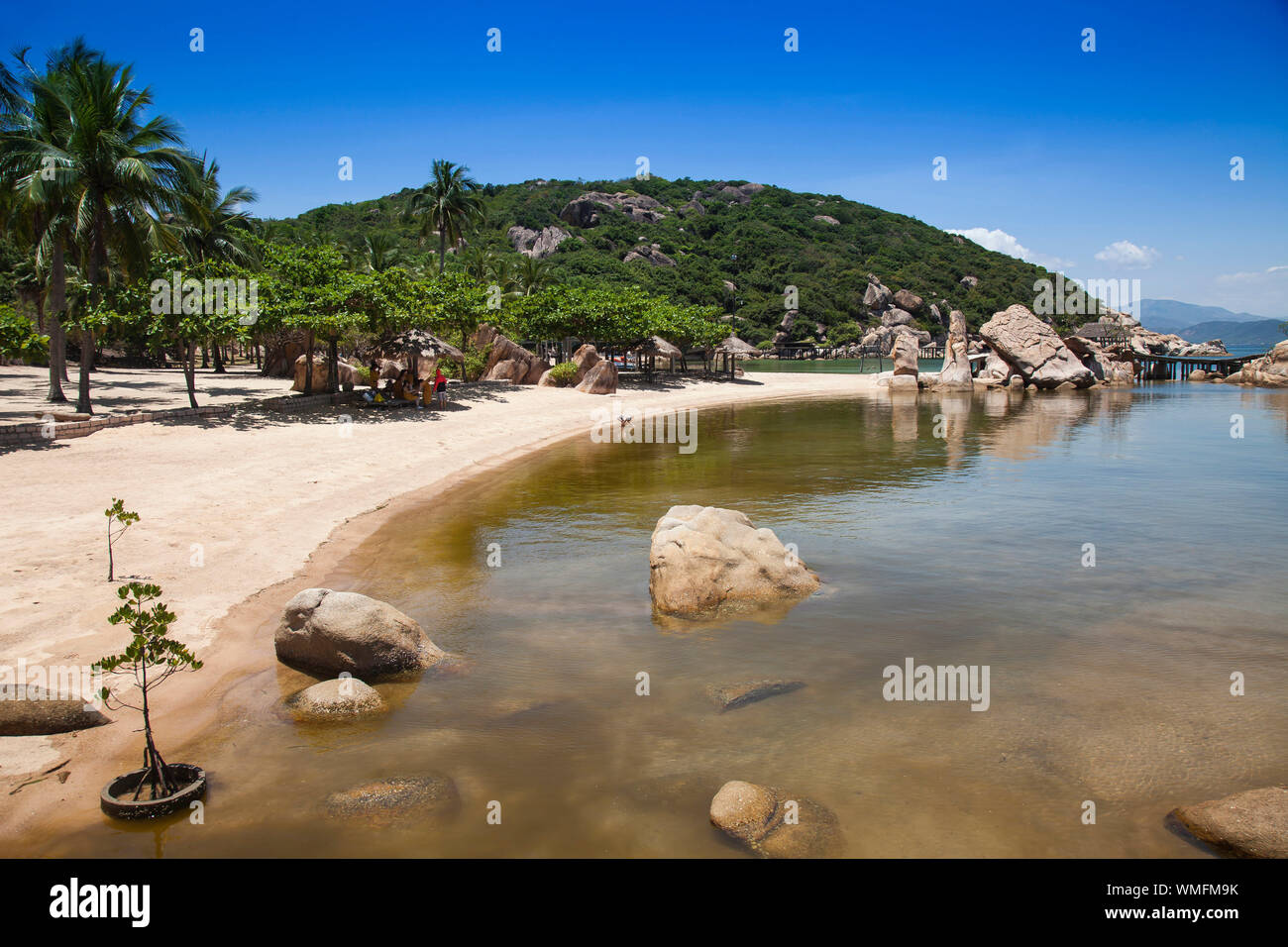 Spiaggia di bungalow resort Ngoc Suong, in Cam Ranh Bay, sul mare della cina del sud, Nha Trang, Vietnam Asia Foto Stock
