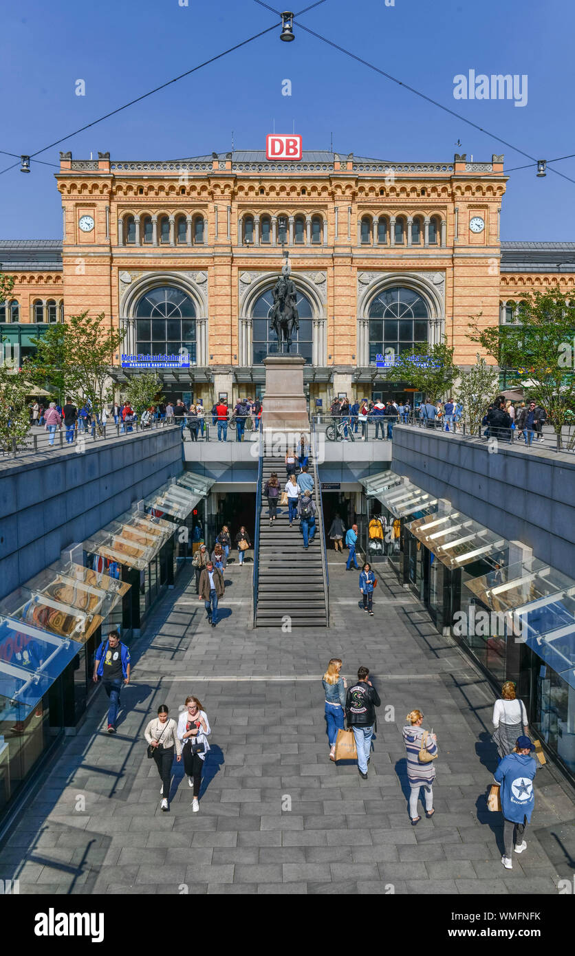 Hauptbahnhof, Ernst-August-Platz, Niki de Saint-Phalle-Promenade, Bahnhofstrasse, Hannover, Niedersachsen, Deutschland Foto Stock