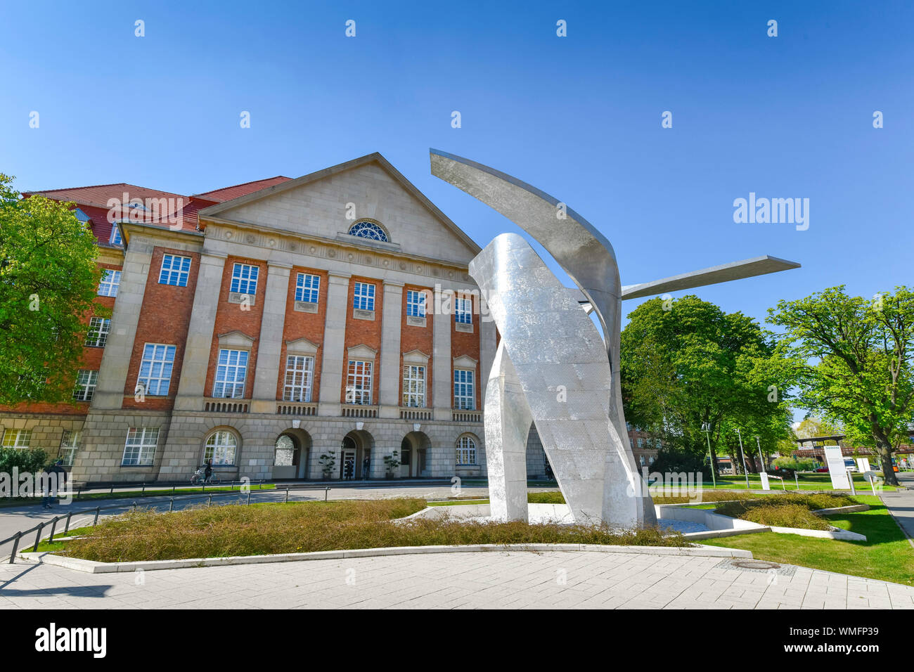 Skulptur von Daniel Libeskind, Ala, vor Verwaltungsgebaeude Siemens, Rohrdamm, Siemensstadt, Spandau, Berlino, Deutschland Foto Stock