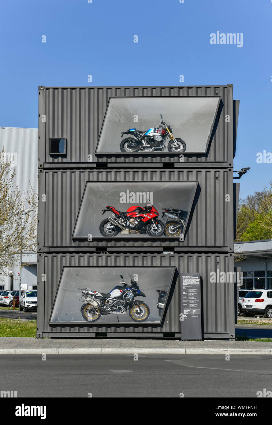 Schau-Container, BMW Motorradwerk, Am Juliusturm, Spandau, Berlino, Deutschland Foto Stock