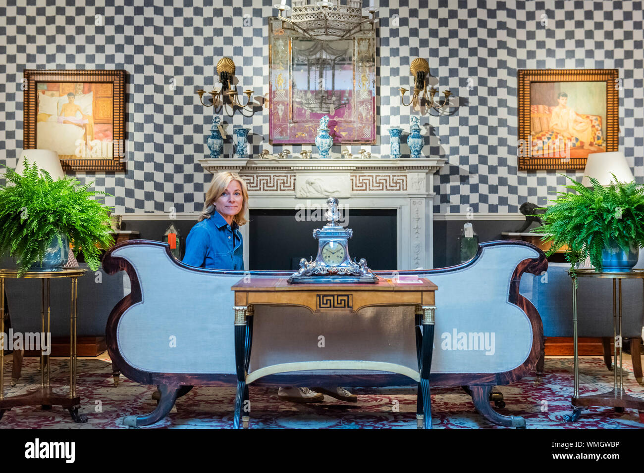 Londra, Regno Unito. 05 Sep, 2019. La realizzazione di una casa a casa: una Christie's x Susie Atkinson (nella foto) la collaborazione in anticipo del settembre interni vendita. Susie Atkinson, è un pluripremiato interni e designer di mobili che era il lead designer di progetti di alto profilo per il Soho House Group. La fase di pre-vendita vista è aperta al pubblico fino al 10 settembre, precedendo la vendita ha luogo il 11 settembre. Credito: Guy Bell/Alamy Live News Foto Stock