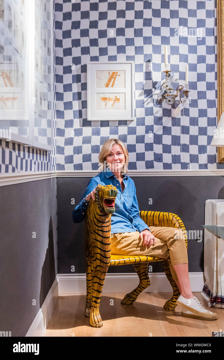 Londra, Regno Unito. 05 Sep, 2019. La realizzazione di una casa a casa: una Christie's x Susie Atkinson (nella foto) la collaborazione in anticipo del settembre interni vendita. Susie Atkinson, è un pluripremiato interni e designer di mobili che era il lead designer di progetti di alto profilo per il Soho House Group. La fase di pre-vendita vista è aperta al pubblico fino al 10 settembre, precedendo la vendita ha luogo il 11 settembre. Credito: Guy Bell/Alamy Live News Foto Stock