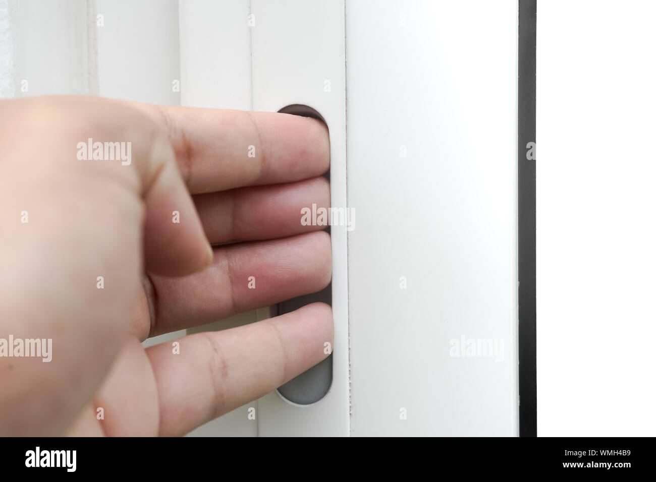 Chiuso man mano di apertura della porta, il furto o il concetto di sicurezza. Foto Stock