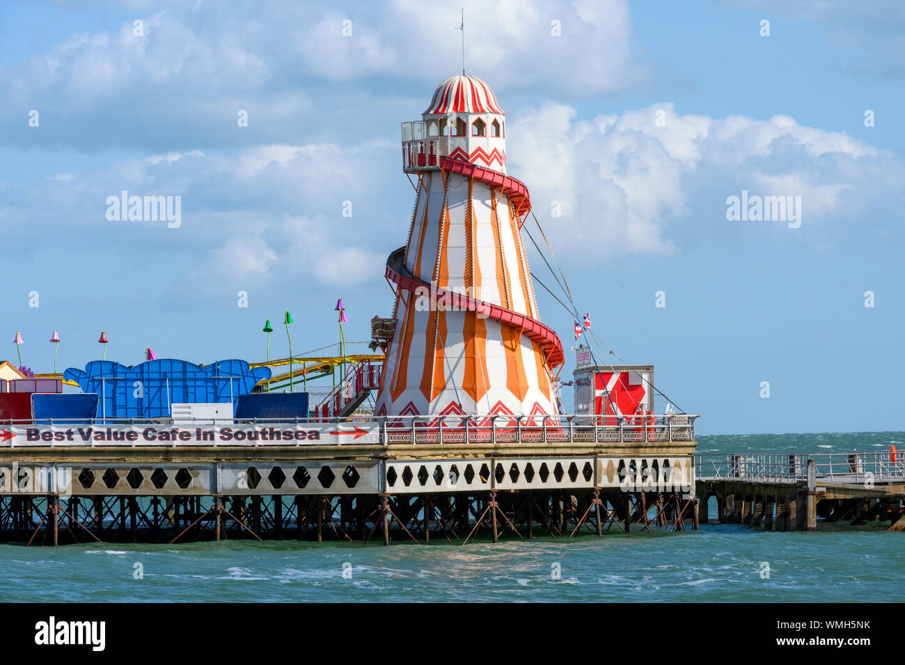 Gigante a Helter Skelter a Isola Kidz sul molo di testa al South Parade Pier, Southsea, Portsmouth, Hampshire, Inghilterra, Regno Unito. Foto Stock