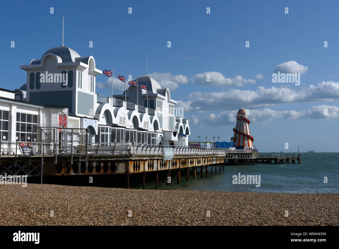 South Parade Pier compresi gigante a Helter Skelter situato nell isola di kidz attrazioni al Pier Head, Southsea, Portsmouth, Hampshire, Inghilterra, Regno Unito. Foto Stock