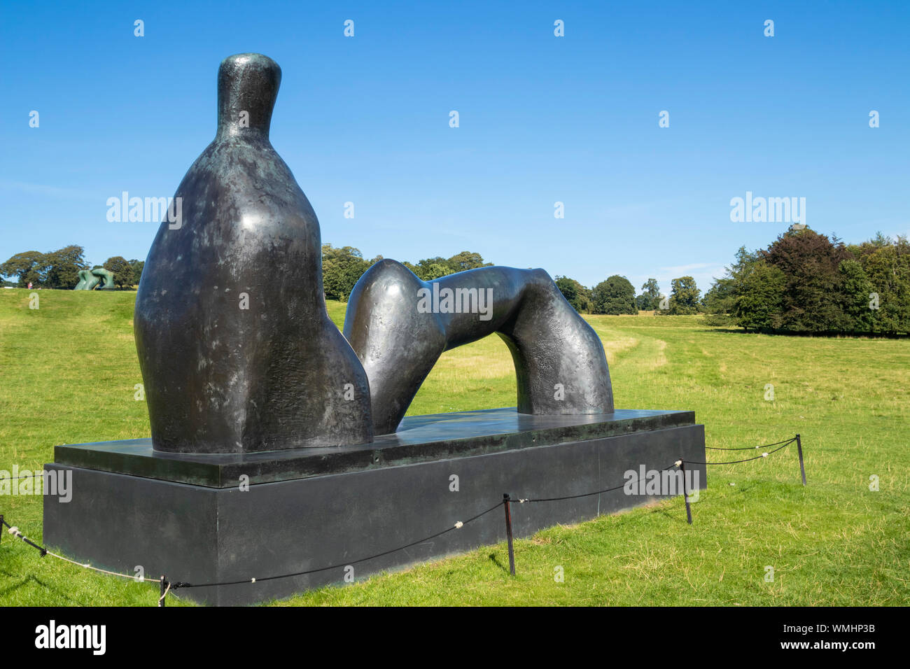 Henry Moore figura distesa Arch gamba country park Yorkshire Sculpture Park YSP West Bretton Wakefield Yorkshire England Regno Unito GB Europa Foto Stock