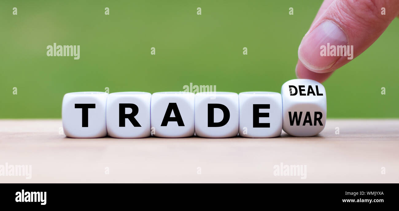 Canto diventa un dado e cambia l'espressione "guerra commerciale" a "trade deal' , o viceversa. Foto Stock