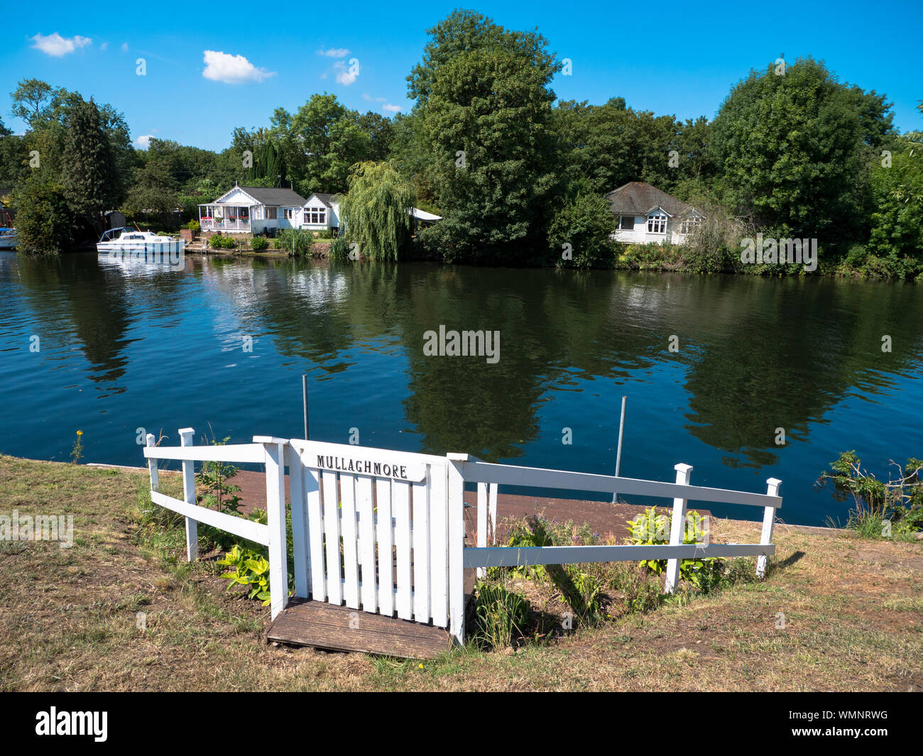 Bellissimo Fiume Tamigi, estate, Laleham Staines Surrey, Inghilterra, Regno Unito, GB. Foto Stock