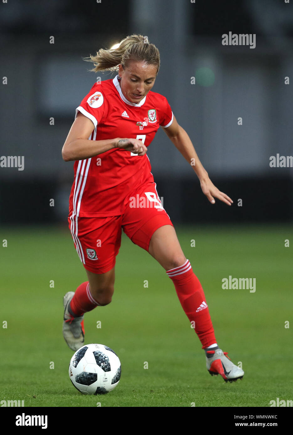 Il Galles Kayleigh verde durante il femminile UEFA EURO 2021 qualifica del gruppo C corrispondono a Rodney Parade, Newport. Foto Stock