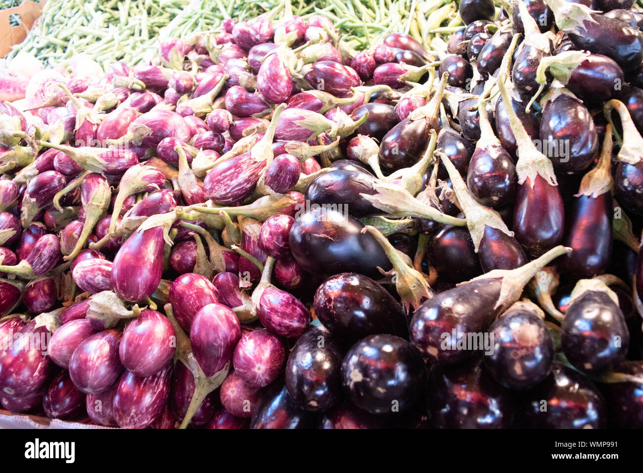 Frutta fresca e verdure provenienti dai mercati medio orientali. Foto Stock