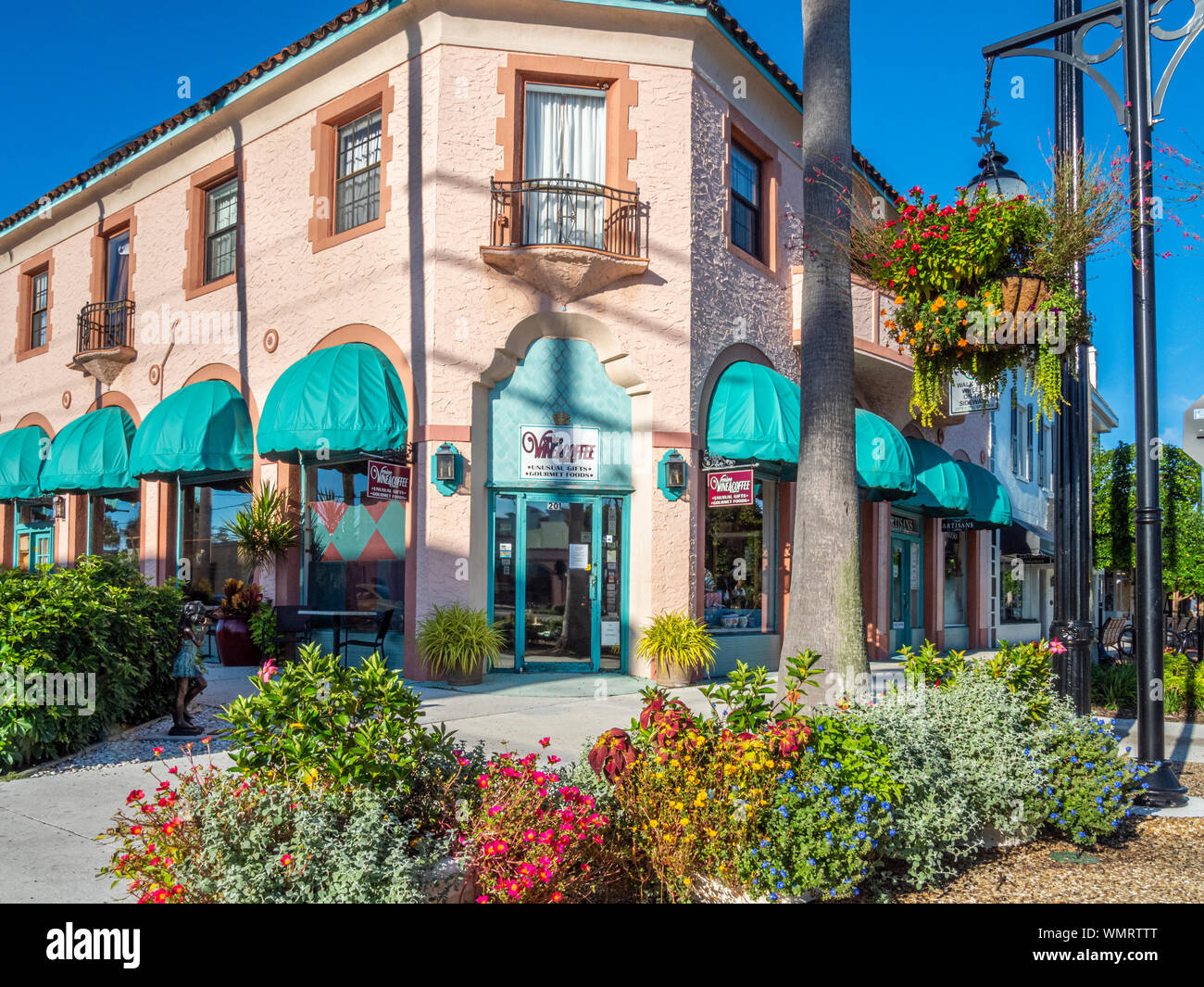 West Venice Avenue in downtown Venice Florida area dello shopping e dei divertimenti. Foto Stock