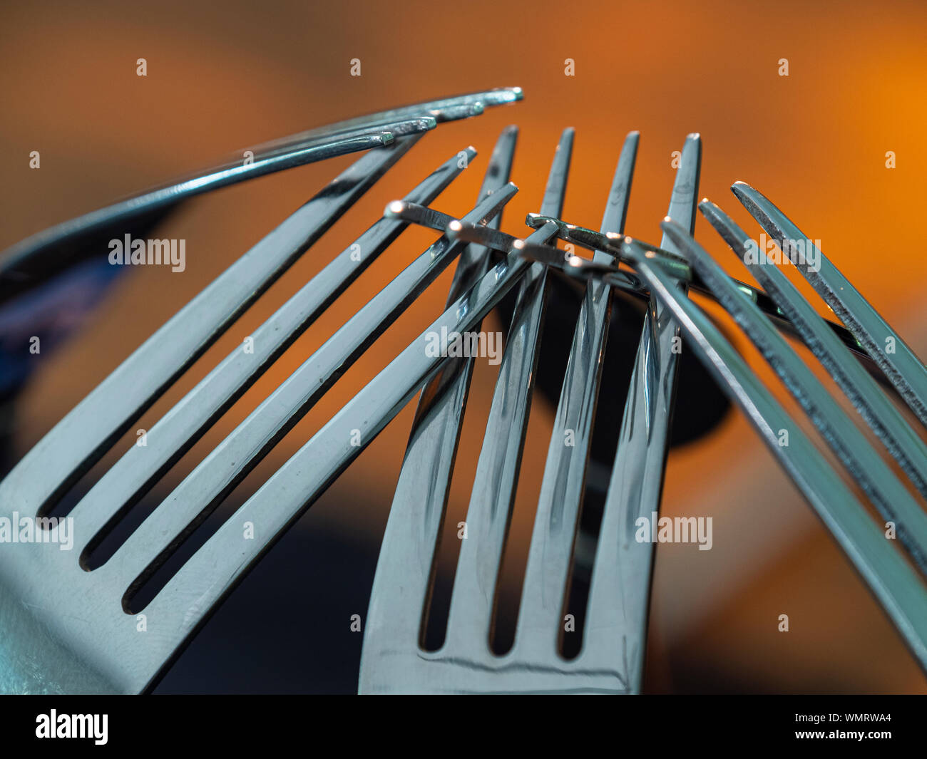 VClose fino ad un gruppo di argento lucide forche Foto Stock
