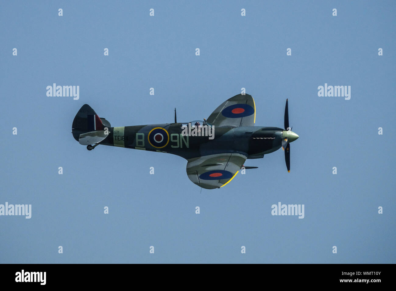 Il Supermarine Spitfire XV TE184 fighter battenti Foto Stock