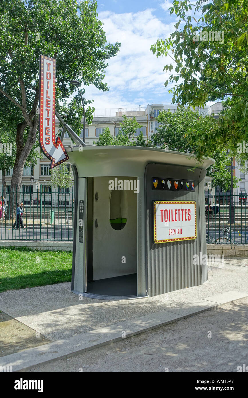 Öffentliche automatische Toilette (Sanisette) a Parigi - Pubblico wc automatico a Parigi (Sanisette) Foto Stock